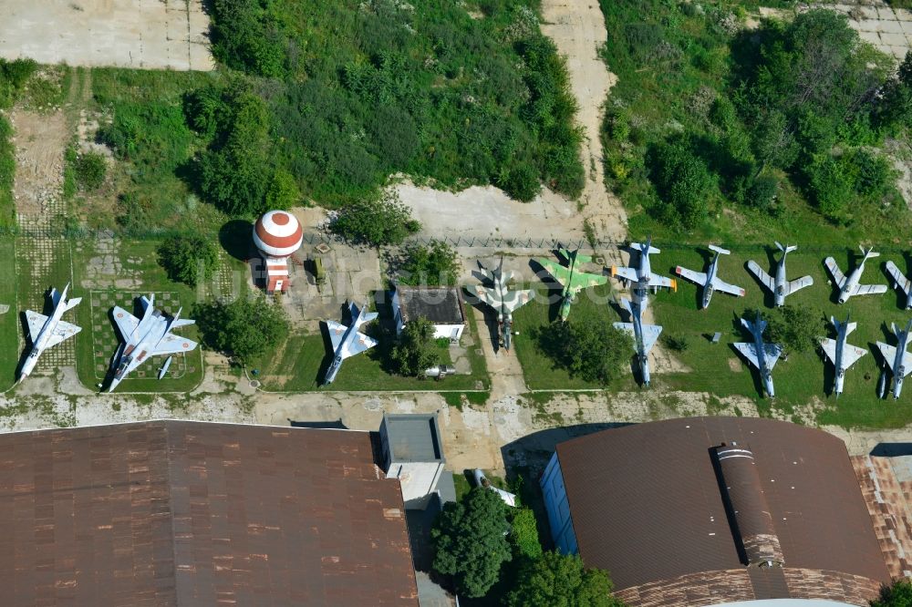 Bukarest aus der Vogelperspektive: Freiflächen des Nationalen Luftfahrtmuseum in Bukarest in Rumänien