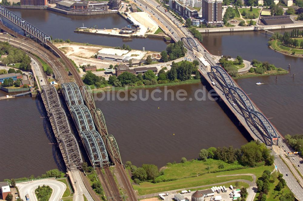 Luftaufnahme Hamburg - Freihafen-Elbbrücke, Eisenbahnbrücke und Neue Elbbrücke