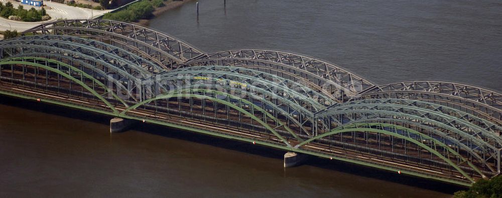 Luftbild Hamburg - Freihafen-Elbbrücke und Eisenbahnbrücken