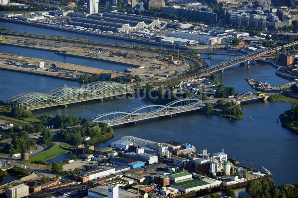 Luftaufnahme Hamburg - Freihafen- Elbbrücke und Eisenbahnbrücken über die Elbe in Hamburg