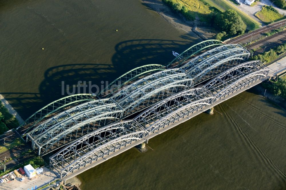 Hamburg aus der Vogelperspektive: Freihafenelbbrücke in Hamburg-Mitte / Kleiner Grasbrook