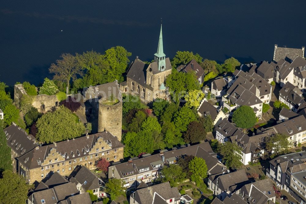 Luftaufnahme Wetter - Freiheit an der Burg von Wetter mit katholischer Kirche St.Peter und Paul in Wetter im Ruhrgebiet im Bundesland Nordrhein-Westfalen