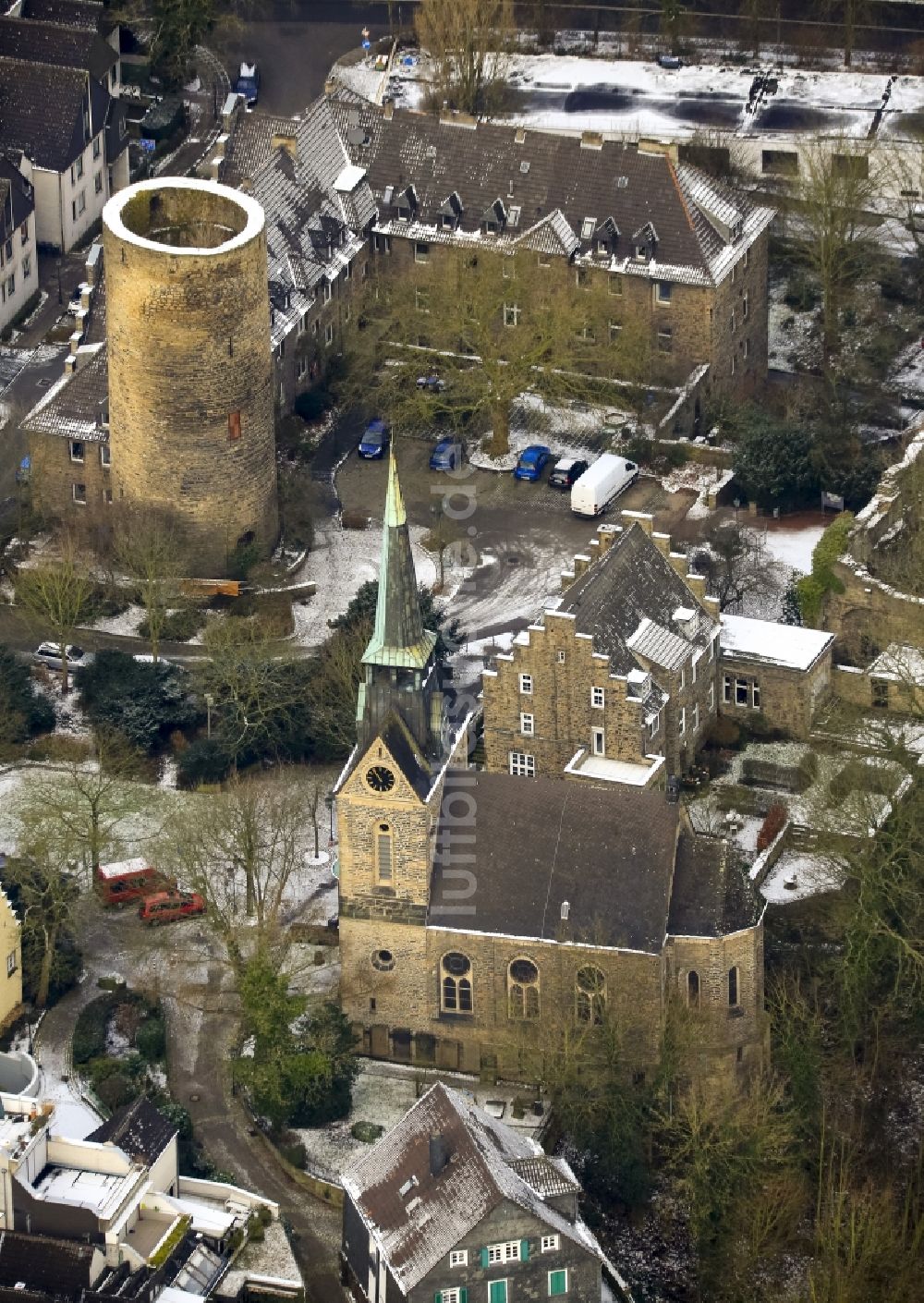 Luftbild Wetter (Ruhr) - Freiheit an der Burg von Wetter mit katholischer Kirche St.Peter und Paul in Wetter im Ruhrgebiet im Bundesland Nordrhein-Westfalen