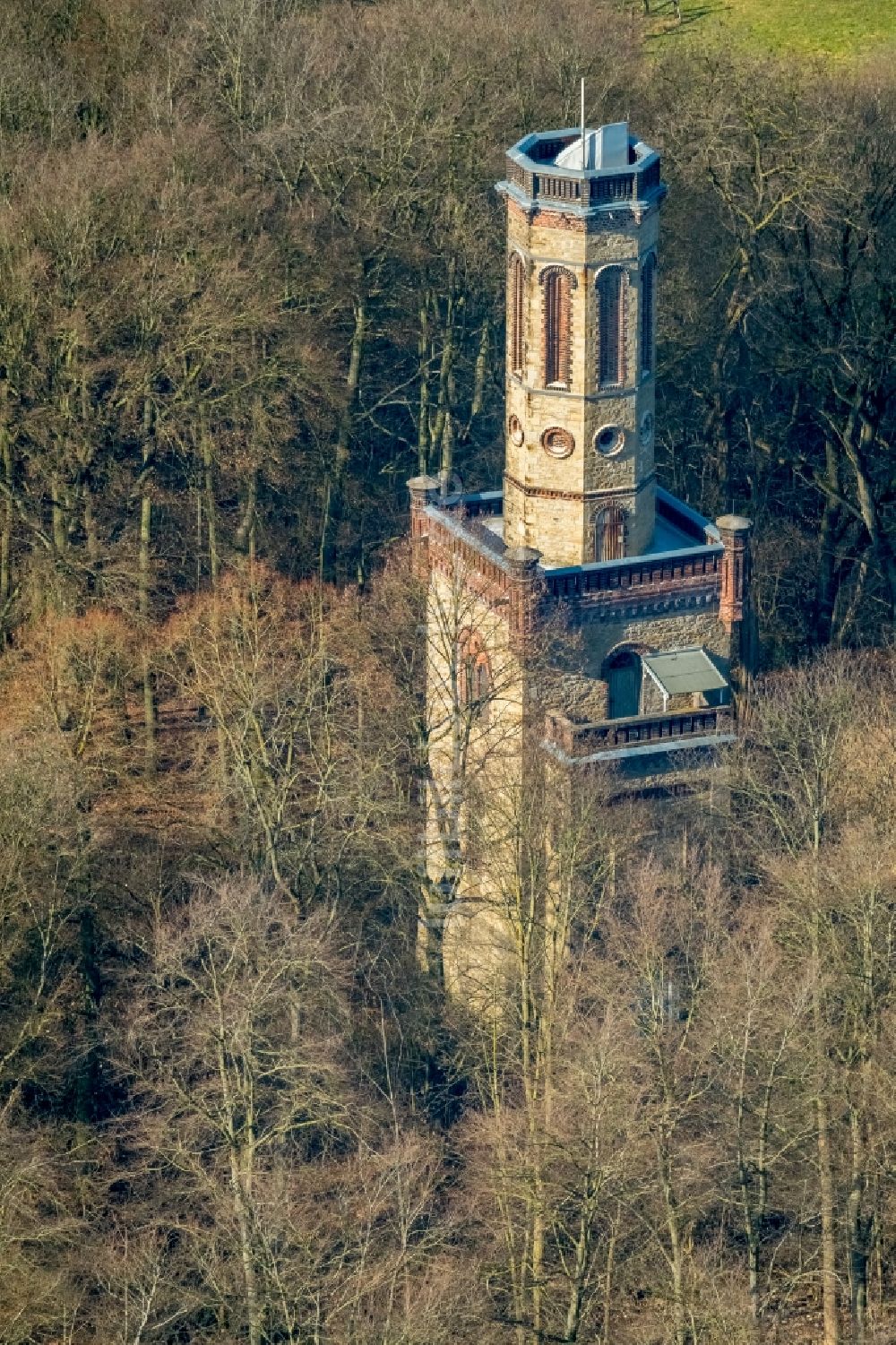 Hagen von oben - Freiherr- vom- Stein- Turm auf dem Kaisberg in Hagen im Bundesland Nordrhein-Westfalen