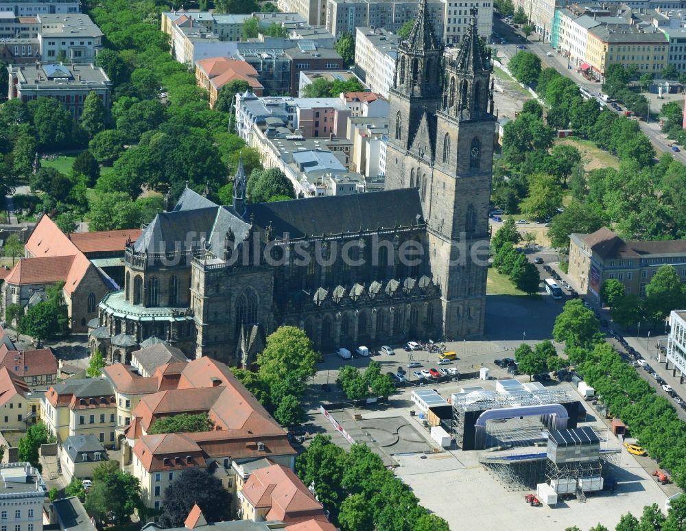 Magdeburg aus der Vogelperspektive: Freilichtbühne auf dem Domplatz für die The Rocky Horror Show der DomplatzOpenAir des Theater in Magdeburg im Bundesland Sachsen-Anhalt