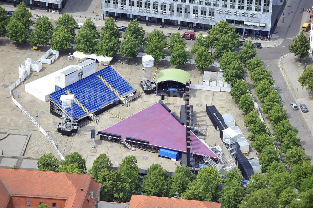 Luftbild Magdeburg - Freilichtbühne auf dem Magdeburger Domplatz