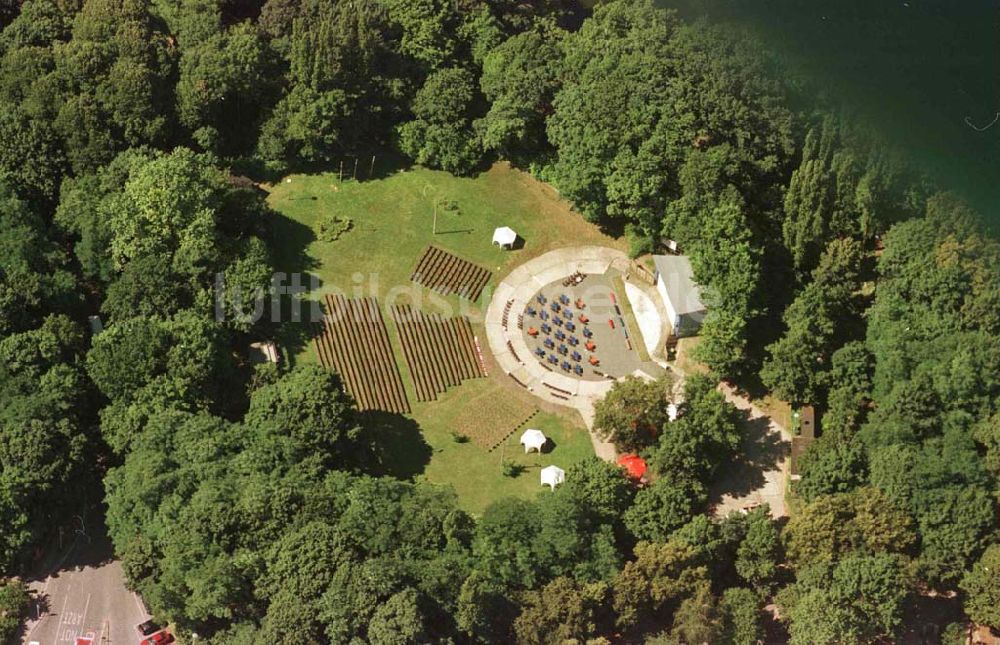 Berlin - Friedrichshain aus der Vogelperspektive: Freilichtbühne im Volkspark Friedrichshain.