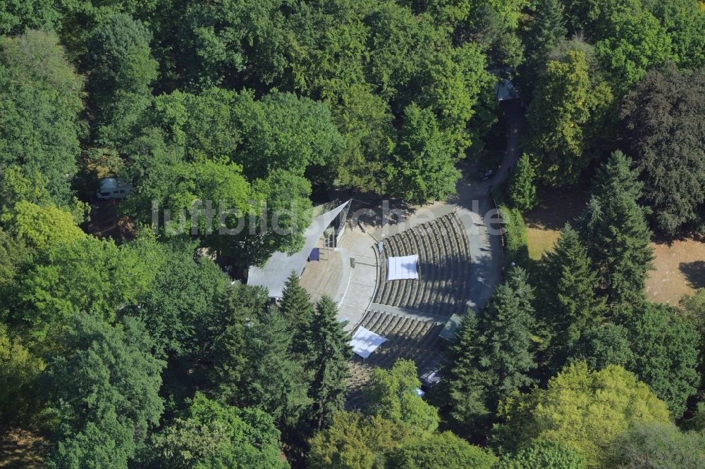 Luftaufnahme Berlin - Freiluftbühne Parkbühne Biesdorf im Schlosspark Biesdorf im Bezirk Marzahn-Hellersdorf in Berlin