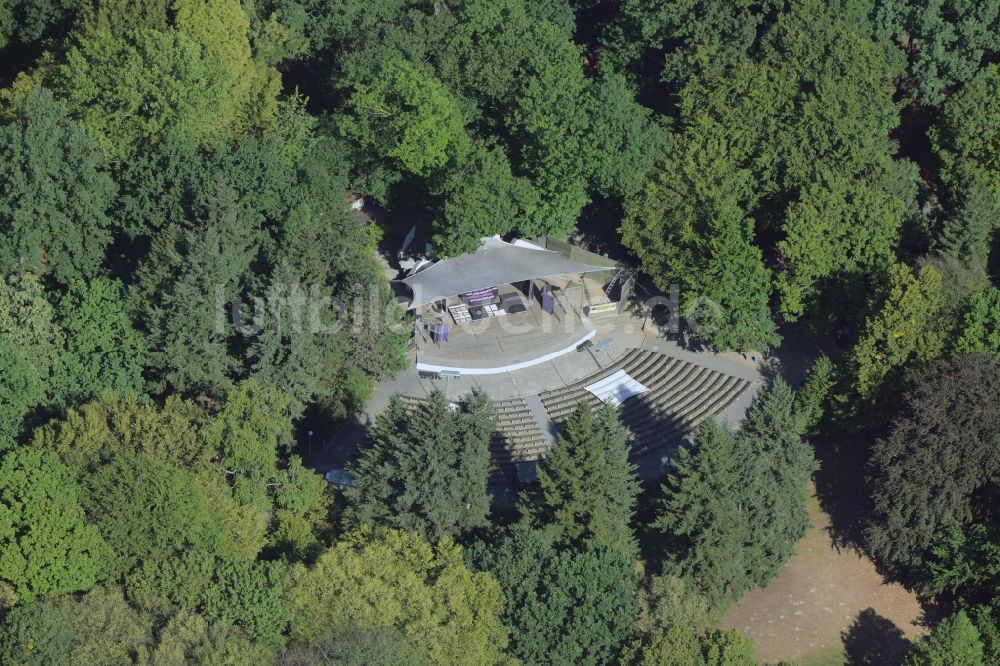 Berlin von oben - Freiluftbühne Parkbühne Biesdorf im Schlosspark Biesdorf im Bezirk Marzahn-Hellersdorf in Berlin