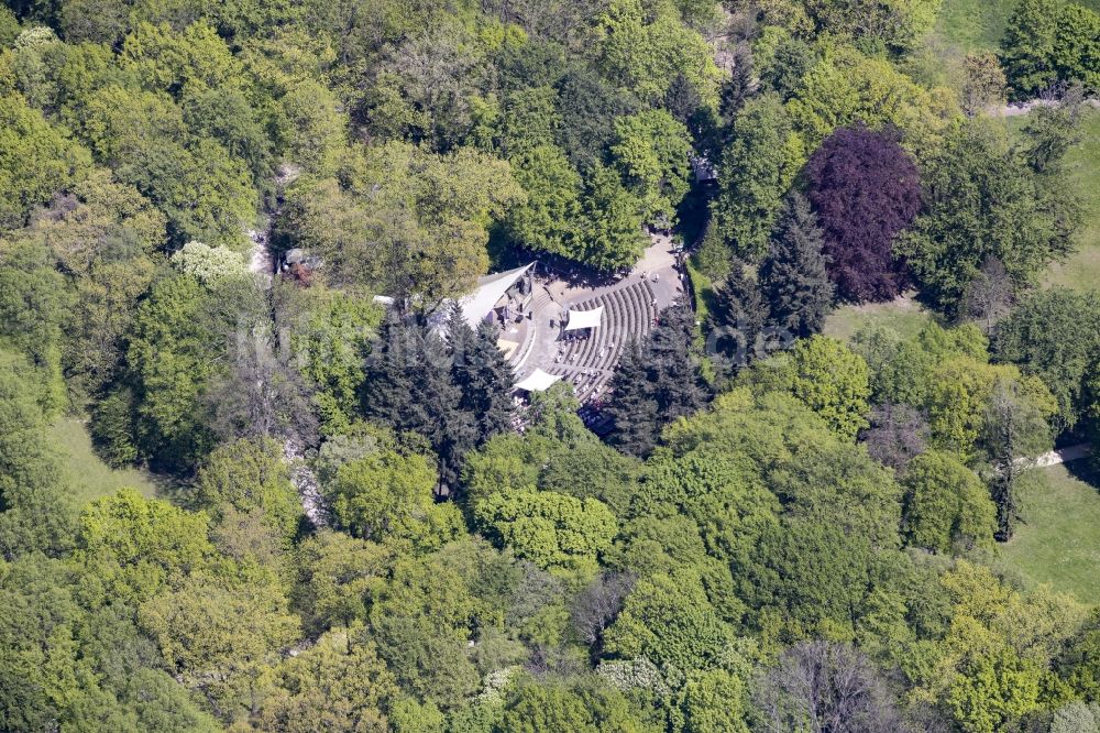 Berlin aus der Vogelperspektive: Freiluftbühne Parkbühne Biesdorf im Schlosspark Biesdorf im Bezirk Marzahn-Hellersdorf in Berlin