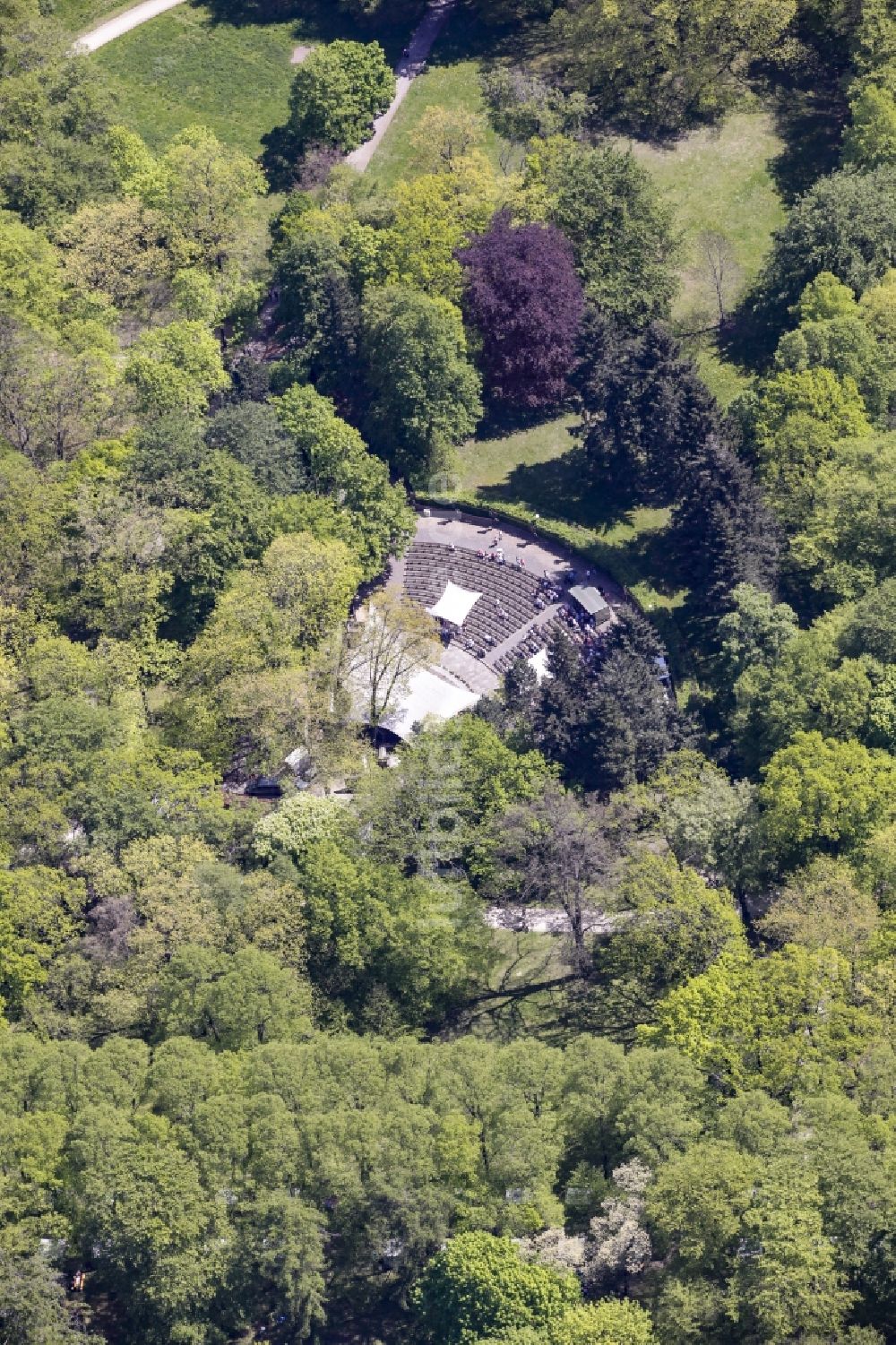 Luftbild Berlin - Freiluftbühne Parkbühne Biesdorf im Schlosspark Biesdorf im Bezirk Marzahn-Hellersdorf in Berlin