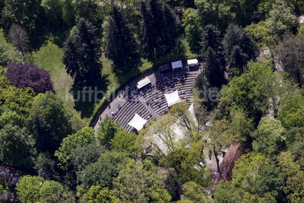 Luftaufnahme Berlin - Freiluftbühne Parkbühne Biesdorf im Schlosspark Biesdorf im Bezirk Marzahn-Hellersdorf in Berlin