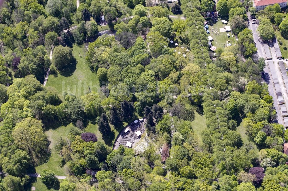 Berlin von oben - Freiluftbühne Parkbühne Biesdorf im Schlosspark Biesdorf im Bezirk Marzahn-Hellersdorf in Berlin