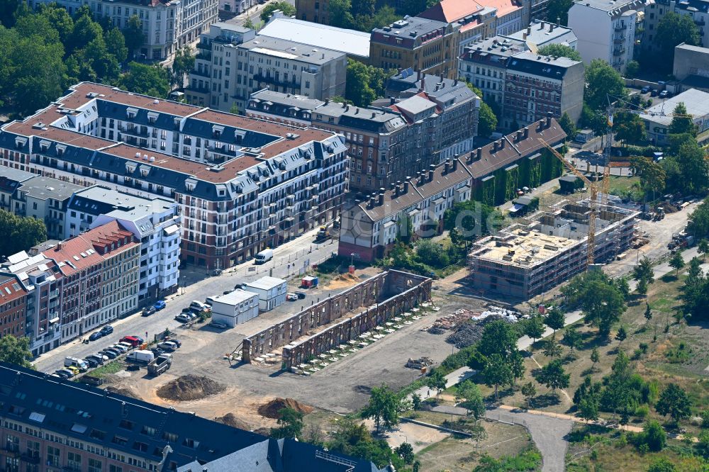 Leipzig von oben - Freistehende Fassade des entkernten Lokschuppen im Lene-Voigt-Park in Leipzig im Bundesland Sachsen, Deutschland