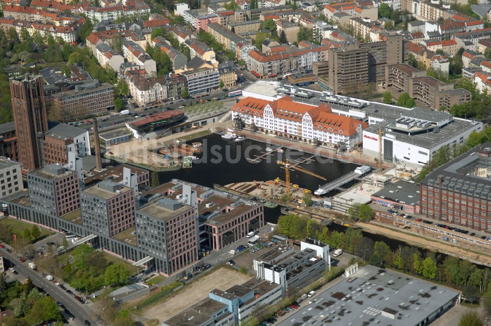 Luftbild Berlin - Freizeit- und Kulturzentrum Tempelhofer Hafen in Berlin nahe dem Ullsteinhaus