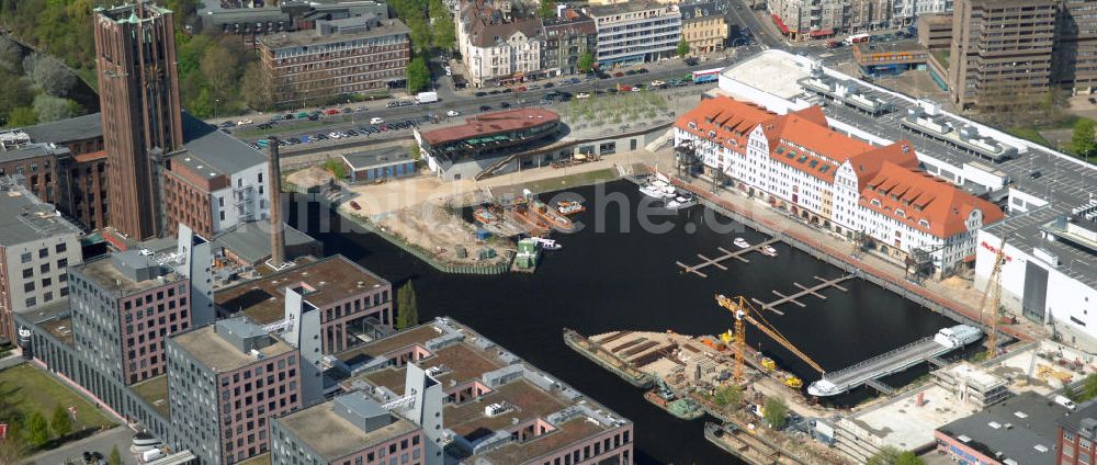 Berlin von oben - Freizeit- und Kulturzentrum Tempelhofer Hafen in Berlin nahe dem Ullsteinhaus