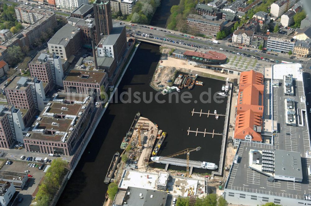 Luftaufnahme Berlin - Freizeit- und Kulturzentrum Tempelhofer Hafen in Berlin nahe dem Ullsteinhaus