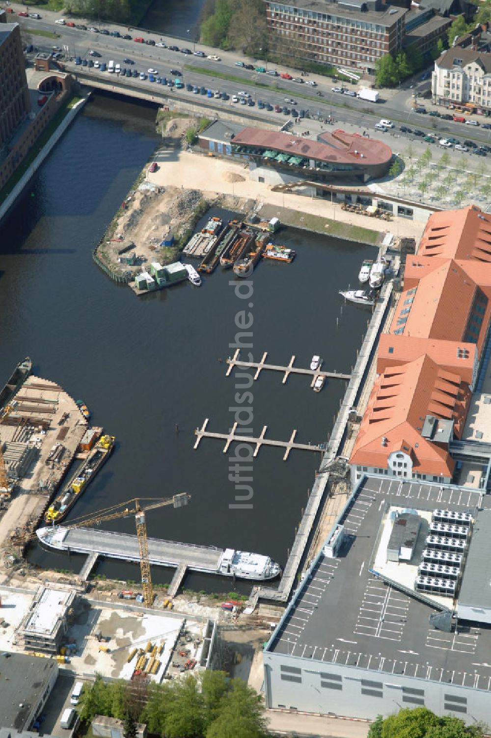 Berlin von oben - Freizeit- und Kulturzentrum Tempelhofer Hafen in Berlin nahe dem Ullsteinhaus