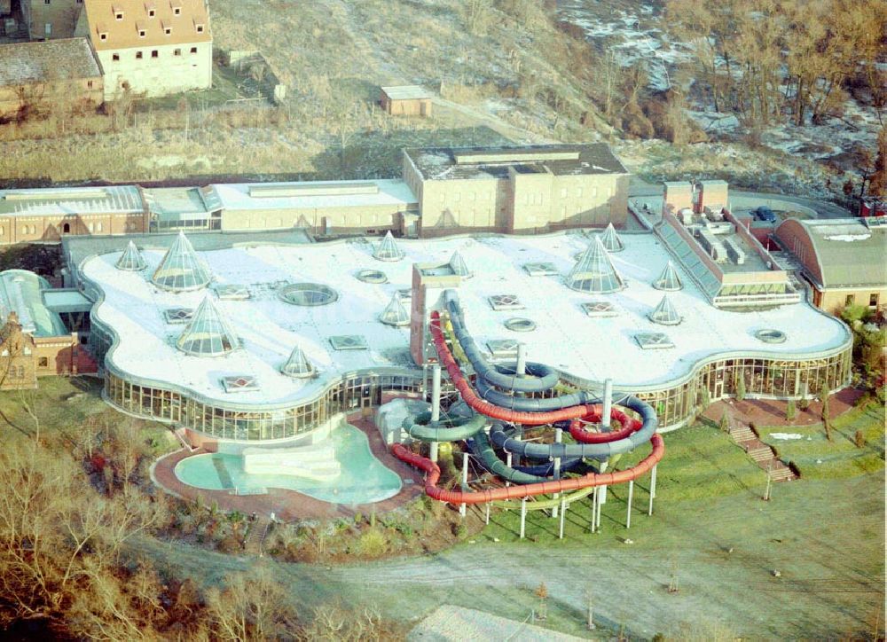 Luftaufnahme Halle / Saale - Freizeitbad in Halle / Saale Das aus der Beesener Aue gewonnene Wasser wurde im alten Wasserwerk Beesen aufbereitet