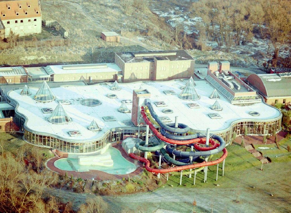 Halle / Saale von oben - Freizeitbad in Halle / Saale Das aus der Beesener Aue gewonnene Wasser wurde im alten Wasserwerk Beesen aufbereitet