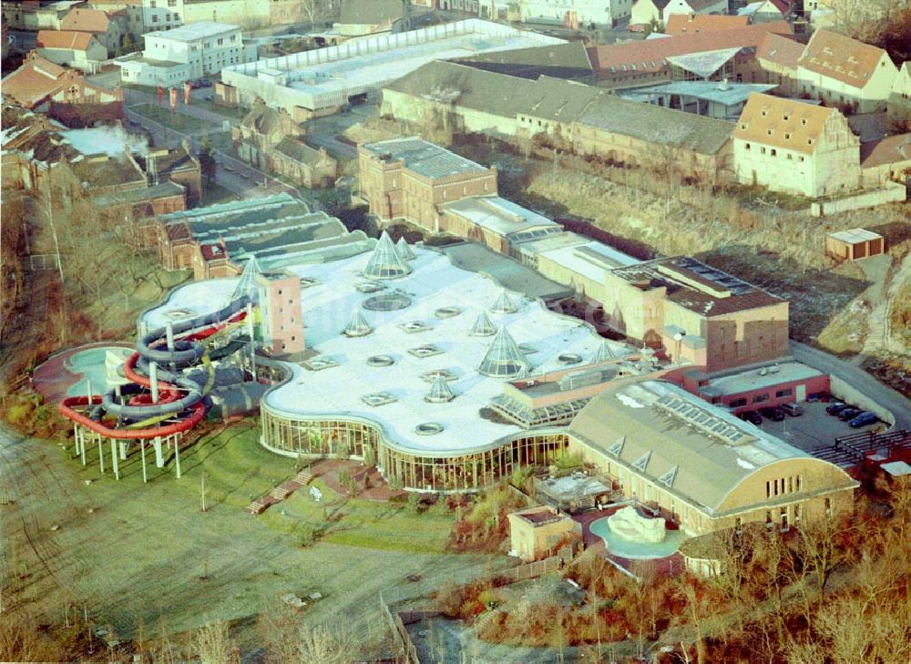 Luftbild Halle / Saale - Freizeitbad in Halle / Saale Das aus der Beesener Aue gewonnene Wasser wurde im alten Wasserwerk Beesen aufbereitet