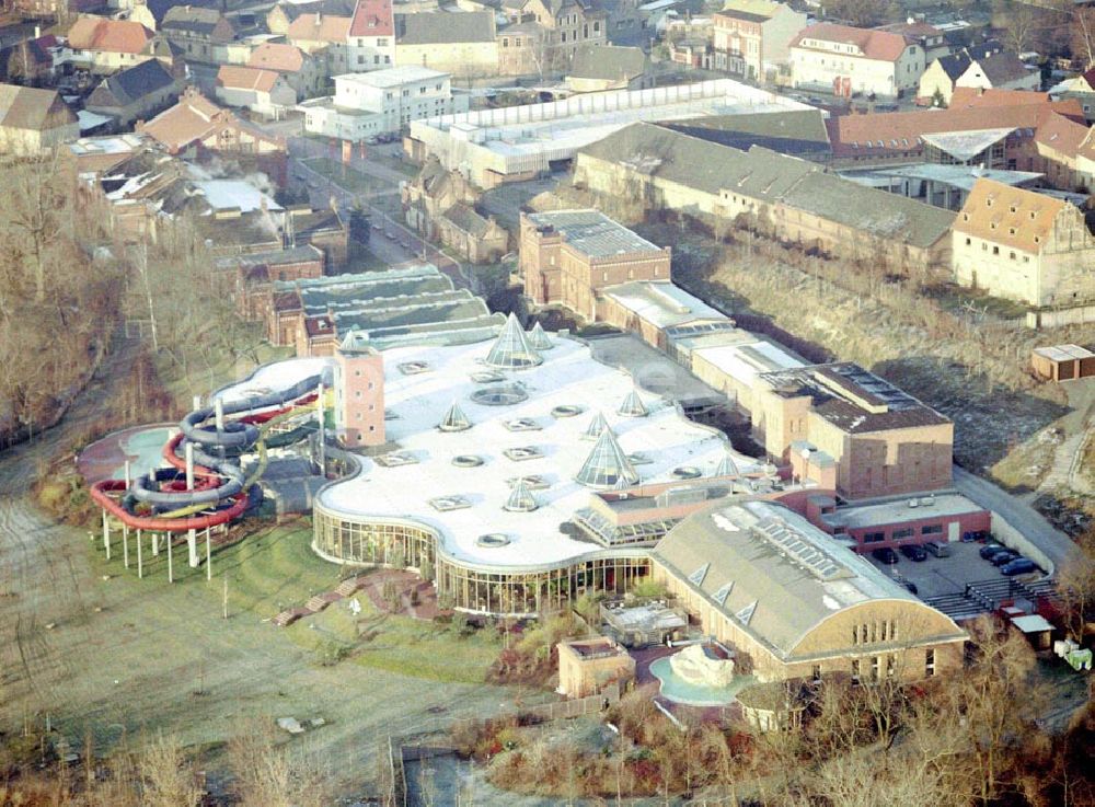 Halle / Saale aus der Vogelperspektive: Freizeitbad in Halle / Saale Das aus der Beesener Aue gewonnene Wasser wurde im alten Wasserwerk Beesen aufbereitet