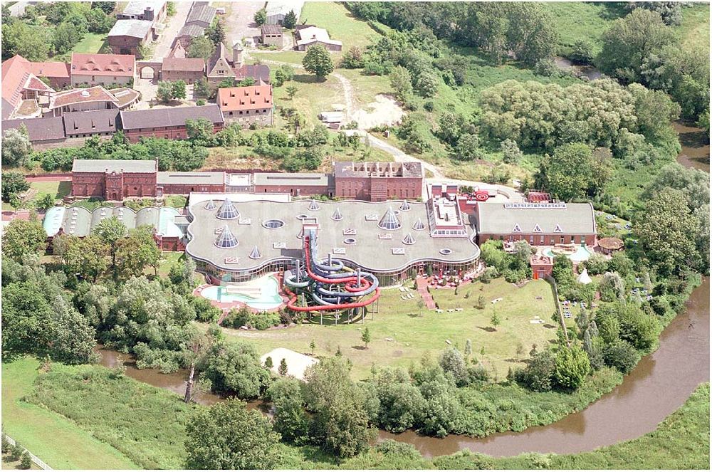 Halle von oben - Freizeitbad Maya Mare in Halle / Saale