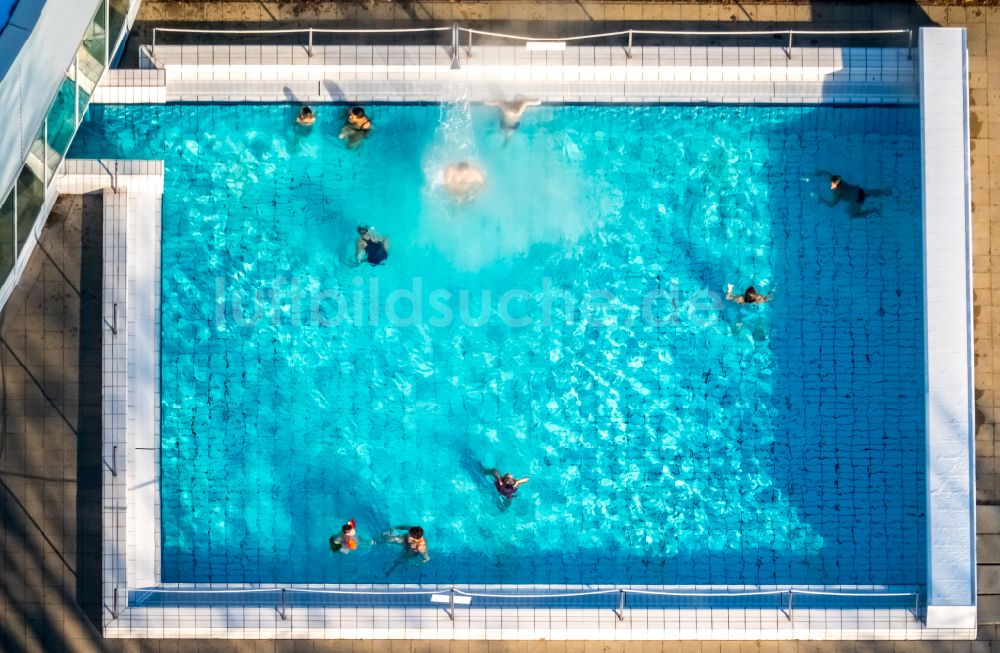 Luftaufnahme Arnsberg - Freizeiteinrichtung NASS - Freizeitbad Arnsberg und Sportzentrum Große Wiese in Arnsberg im Bundesland Nordrhein-Westfalen, Deutschland