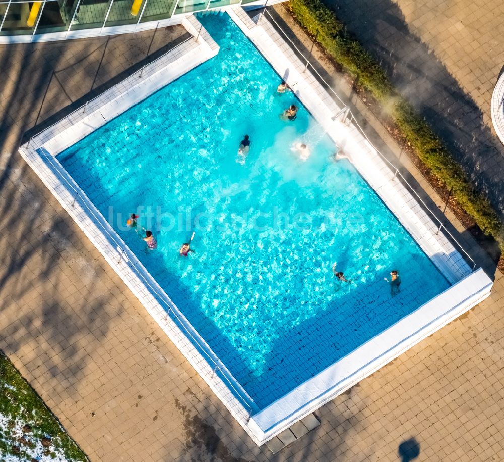 Arnsberg von oben - Freizeiteinrichtung NASS - Freizeitbad Arnsberg und Sportzentrum Große Wiese in Arnsberg im Bundesland Nordrhein-Westfalen, Deutschland