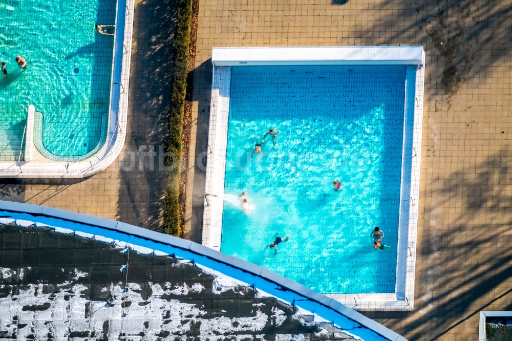 Arnsberg aus der Vogelperspektive: Freizeiteinrichtung NASS - Freizeitbad Arnsberg und Sportzentrum Große Wiese in Arnsberg im Bundesland Nordrhein-Westfalen, Deutschland