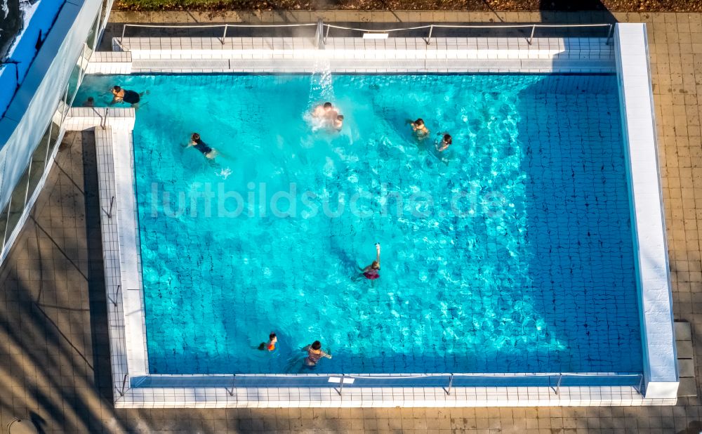 Luftbild Arnsberg - Freizeiteinrichtung NASS - Freizeitbad Arnsberg und Sportzentrum Große Wiese in Arnsberg im Bundesland Nordrhein-Westfalen, Deutschland