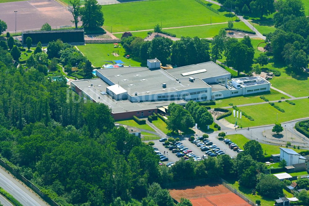 Luftbild Arnsberg - Freizeiteinrichtung NASS - Freizeitbad Arnsberg und Sportzentrum Große Wiese in Arnsberg im Bundesland Nordrhein-Westfalen, Deutschland