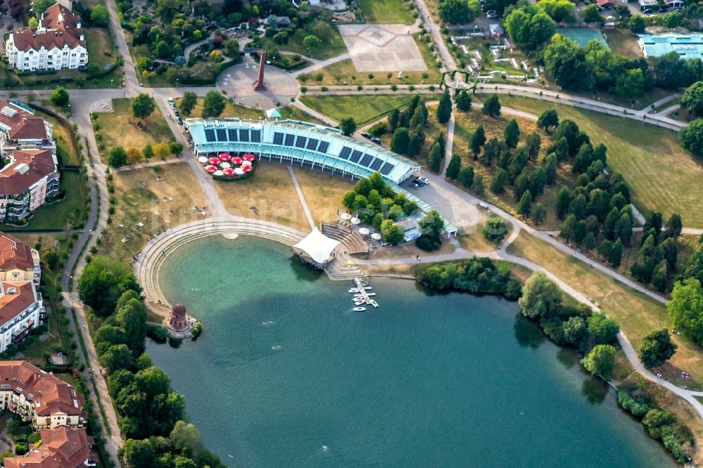 Luftaufnahme Freiburg im Breisgau - Freizeitzentrum und Bürgerhaus am Seepark des Flückigersee in Freiburg im Breisgau im Bundesland Baden-Württemberg, Deutschland