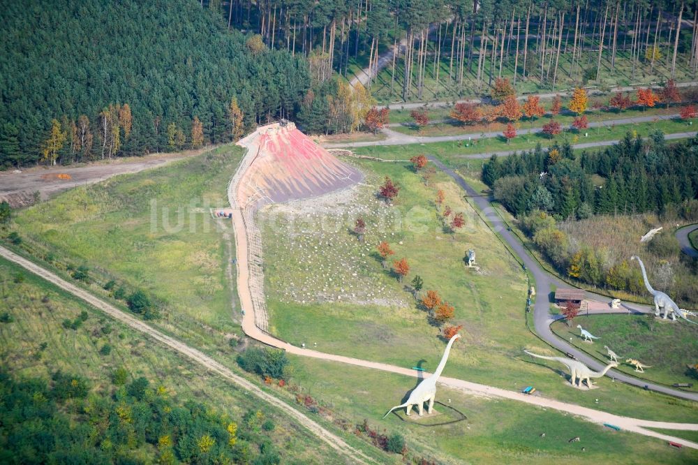 Germendorf aus der Vogelperspektive: Freizeitzentrum Dinopark Germendorf An den Waldseen in Oranienburg im Bundesland Brandenburg, Deutschland