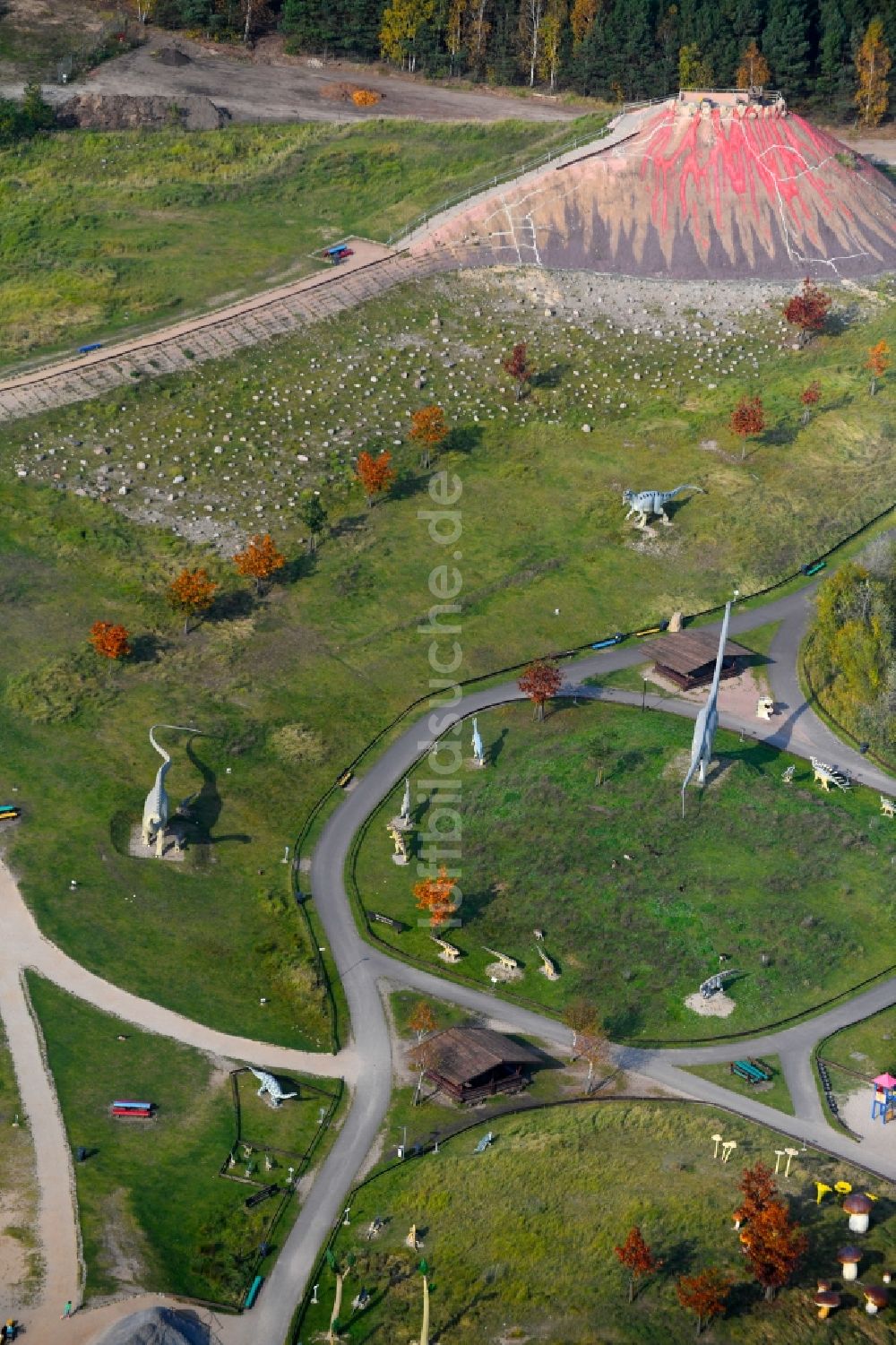 Luftaufnahme Germendorf - Freizeitzentrum Dinopark Germendorf An den Waldseen in Oranienburg im Bundesland Brandenburg, Deutschland