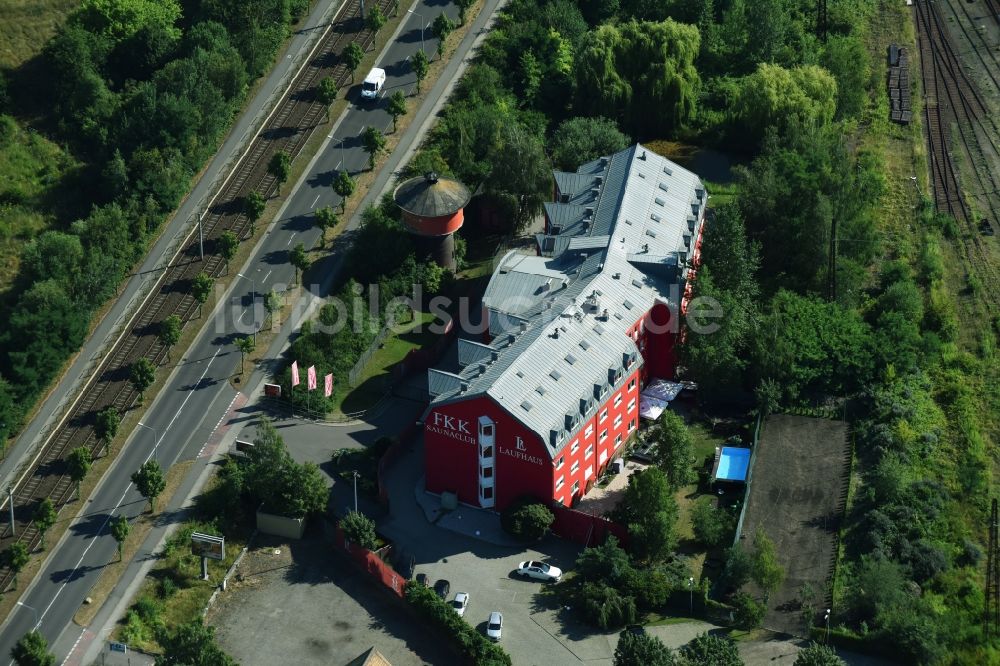 Leipzig aus der Vogelperspektive: Freizeitzentrum FKK Saunaclub Laufhaus am Wasserturm an der Torhauer Straße in Leipzig im Bundesland Sachsen