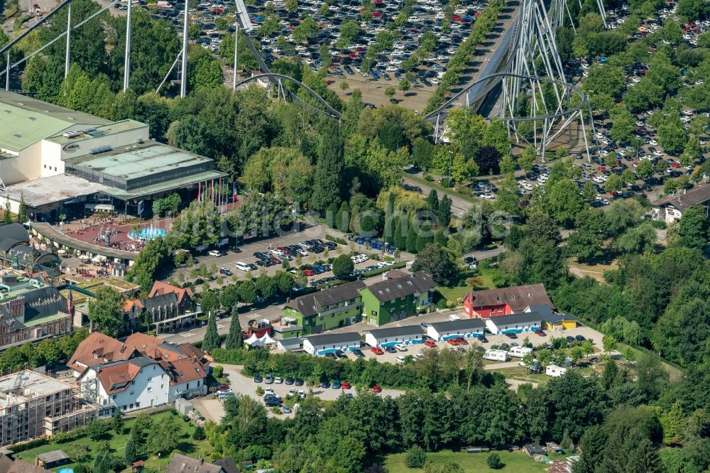 Rust von oben - Freizeitzentrum Freizeitpark Europa-Park Eingangsbereich in Rust im Bundesland Baden-Württemberg, Deutschland