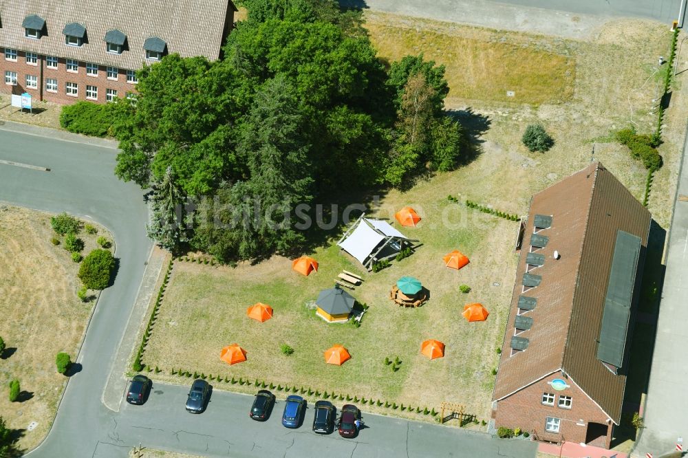 Luftaufnahme Wesendorf - Freizeitzentrum Hammerstein Park Wesendorf entlang der Lange Straße in Wesendorf im Bundesland Niedersachsen, Deutschland