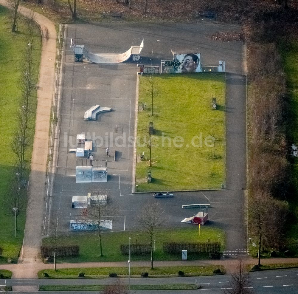 Herne von oben - Freizeitzentrum Hibernia Skatepark an der Koniner Straße in Herne im Bundesland Nordrhein-Westfalen, Deutschland