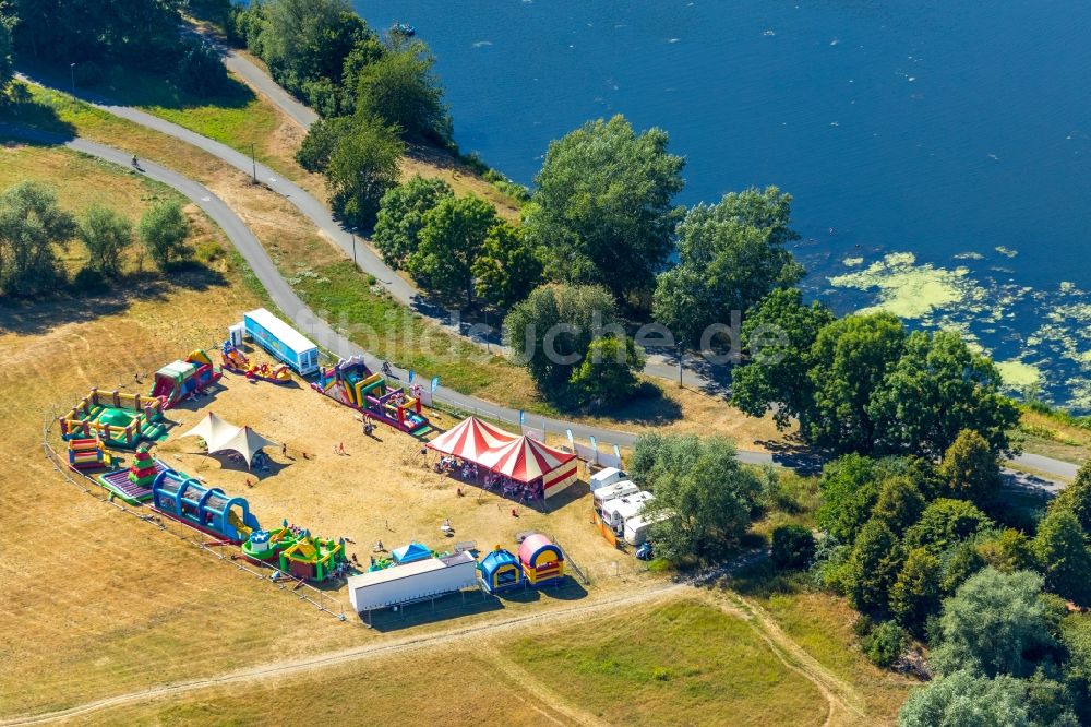 Witten von oben - Freizeitzentrum einer Hüpfburg- Landschaft am Ufer des Oelbachs in Witten im Bundesland Nordrhein-Westfalen