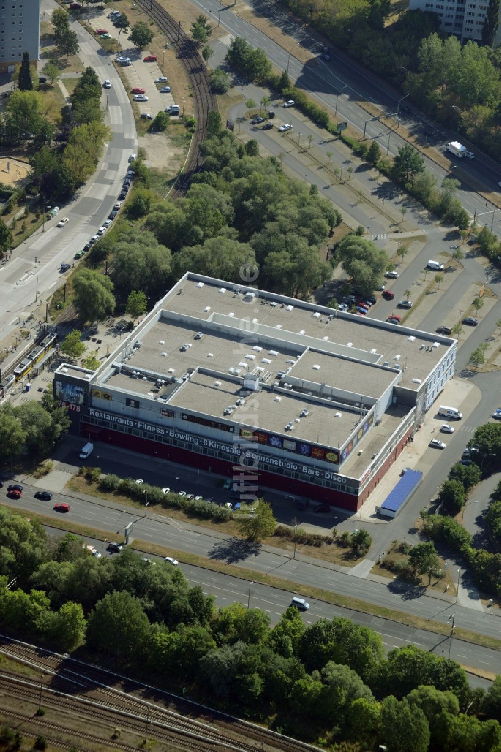 Luftbild Berlin - Freizeitzentrum - Kino - Gebäude in Berlin