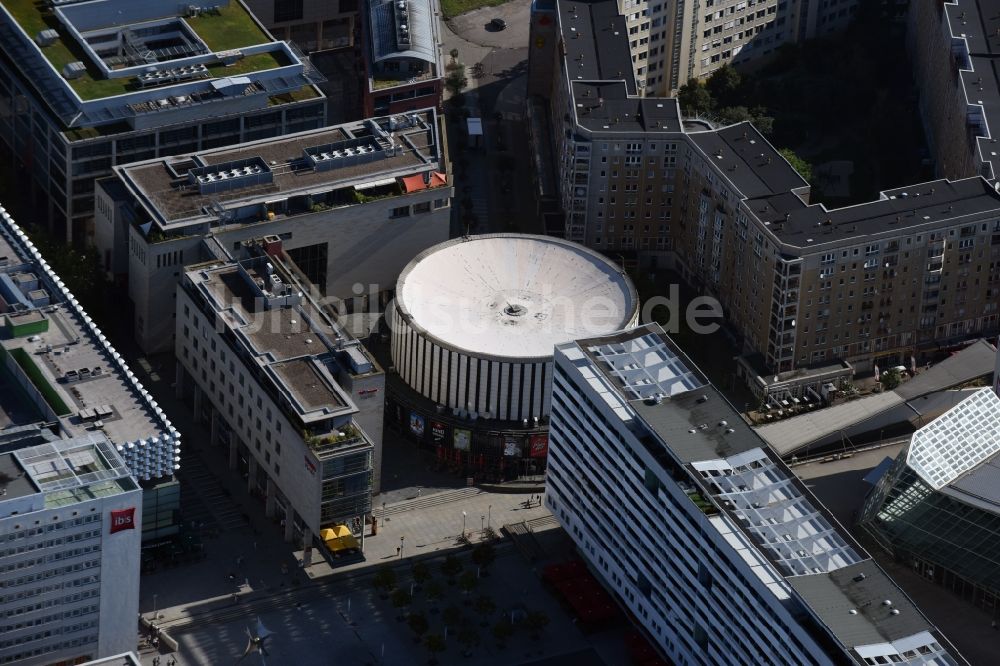 Dresden aus der Vogelperspektive: Freizeitzentrum - Kino - Gebäude in Dresden im Bundesland Sachsen