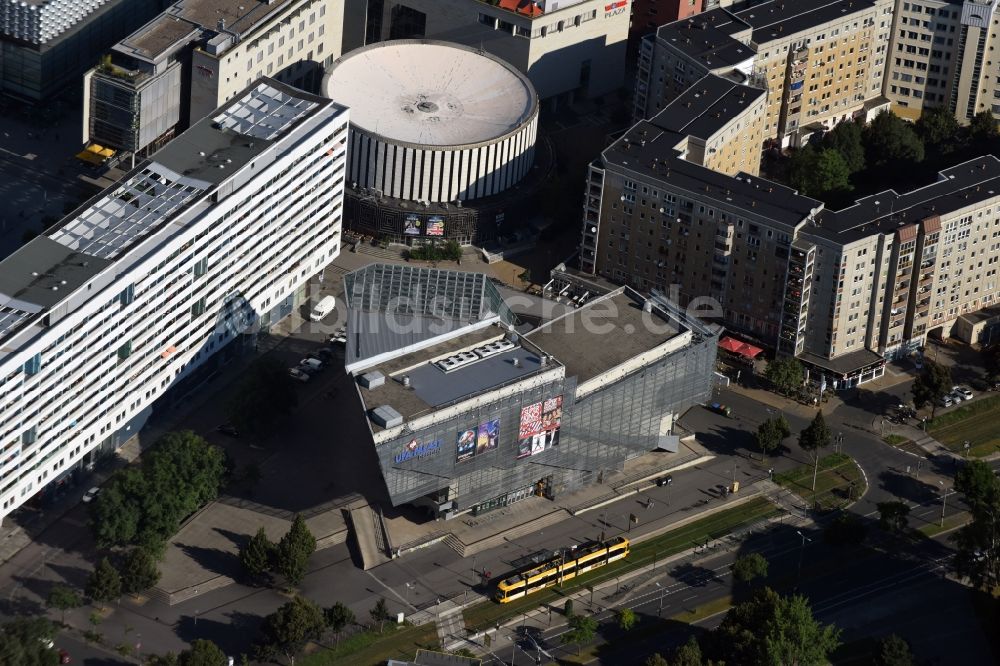 Dresden aus der Vogelperspektive: Freizeitzentrum - Kino - Gebäude in Dresden im Bundesland Sachsen