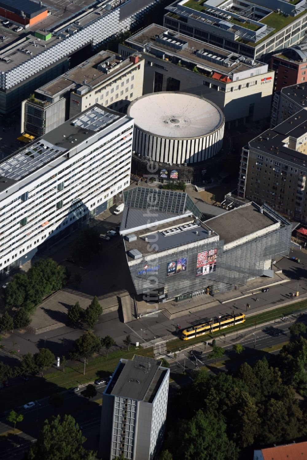 Luftaufnahme Dresden - Freizeitzentrum - Kino - Gebäude in Dresden im Bundesland Sachsen