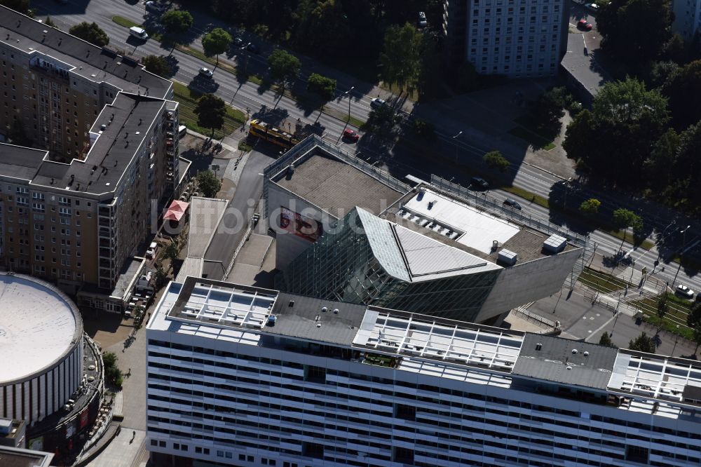 Dresden aus der Vogelperspektive: Freizeitzentrum - Kino - Gebäude in Dresden im Bundesland Sachsen,, Deutschland