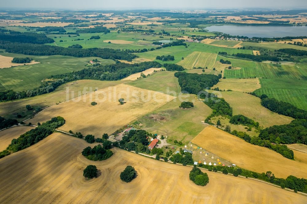 Klocksin aus der Vogelperspektive: Freizeitzentrum Klax Indianerdorf in Klocksin im Bundesland Mecklenburg-Vorpommern