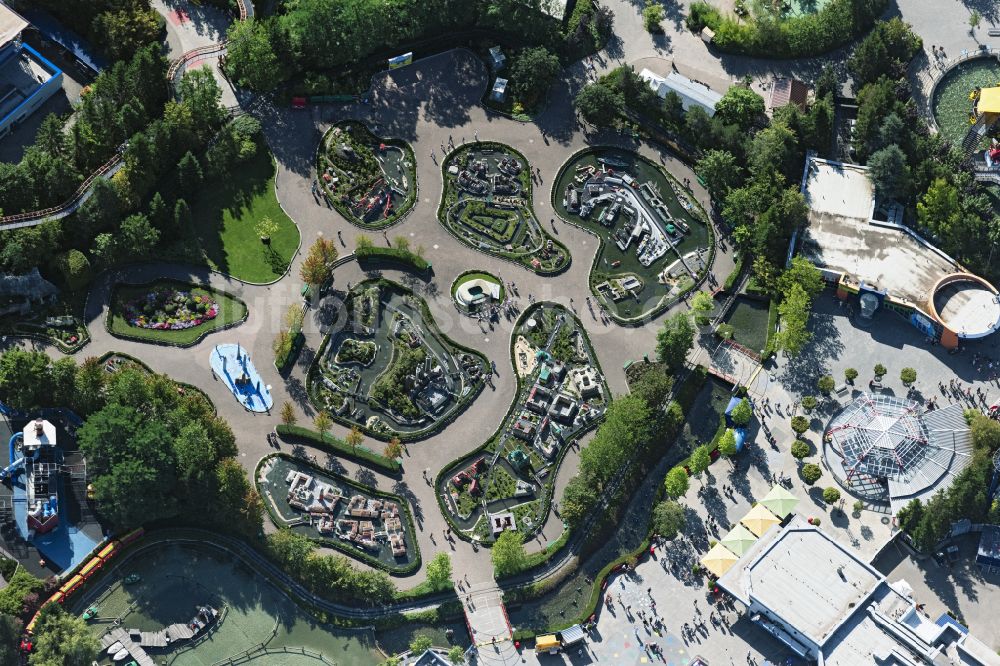 Luftaufnahme Günzburg - Freizeitzentrum Legoland mit der Miniland Attraktion in Günzburg im Bundesland Bayern, Deutschland