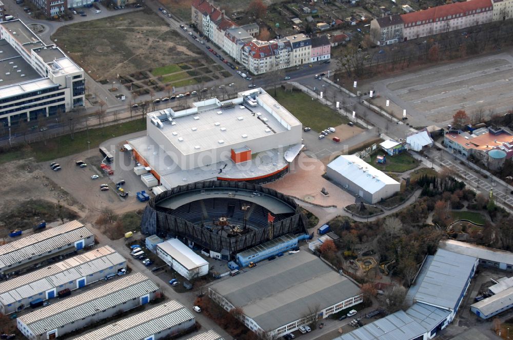 Luftaufnahme Potsdam - Freizeitzentrum Metropolis- Halle und Vulkan - Arena im Filmpark in Potsdam im Bundesland Brandenburg, Deutschland