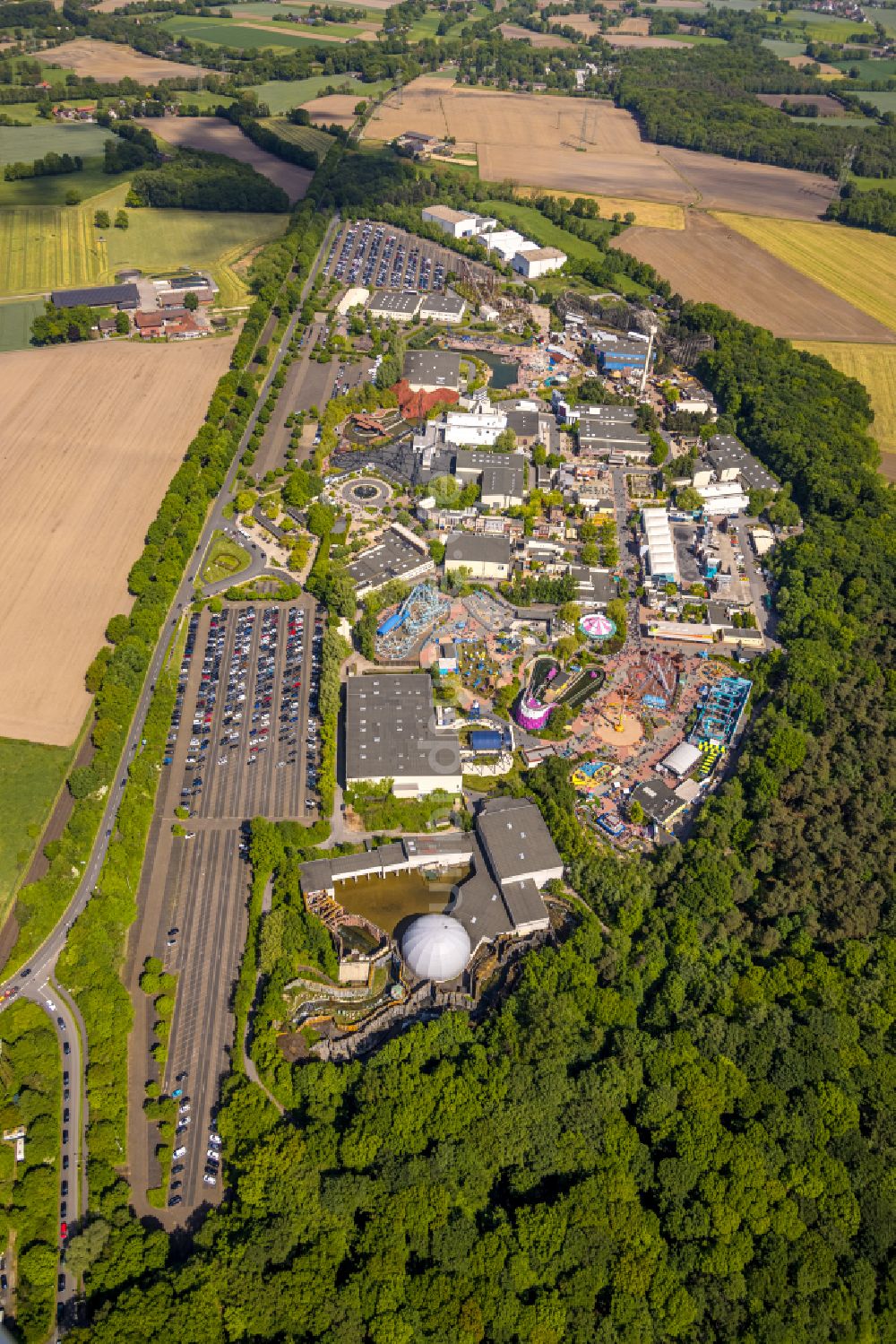 Bottrop von oben - Freizeitzentrum Movie Park Germany in Bottrop im Bundesland Nordrhein-Westfalen, Deutschland