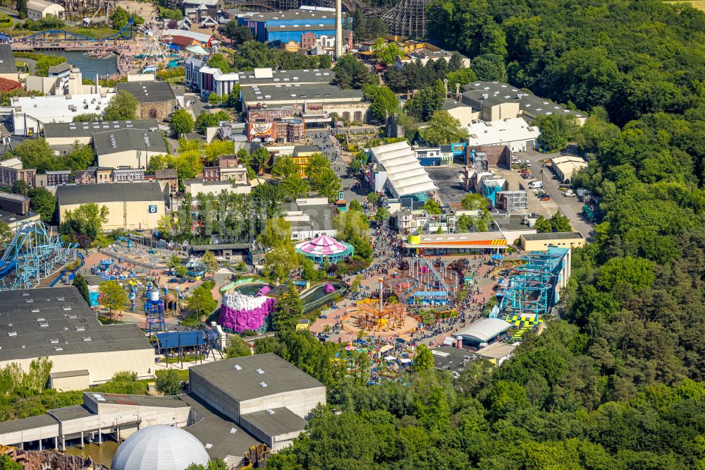 Bottrop von oben - Freizeitzentrum Movie Park Germany in Bottrop im Bundesland Nordrhein-Westfalen, Deutschland